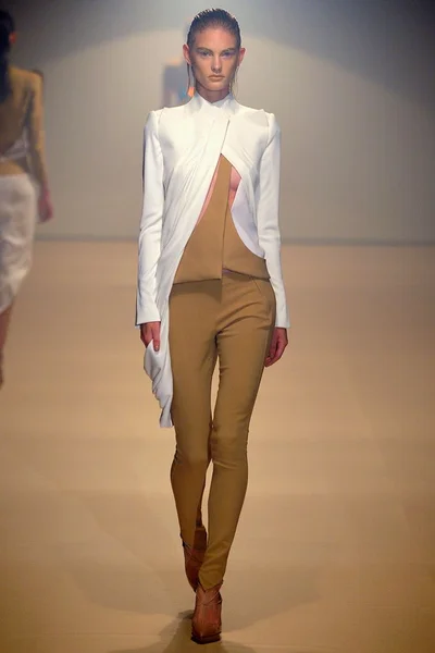 Look 11